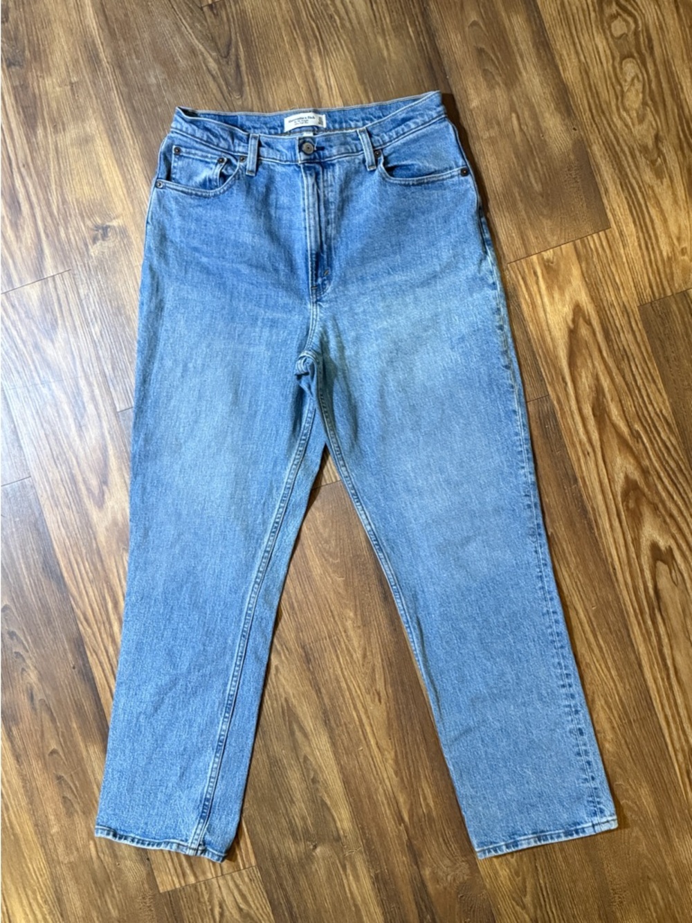 Abercrombie & Fitch Curve Love Ultra High Rise “The ‘90s Straight” Jeans